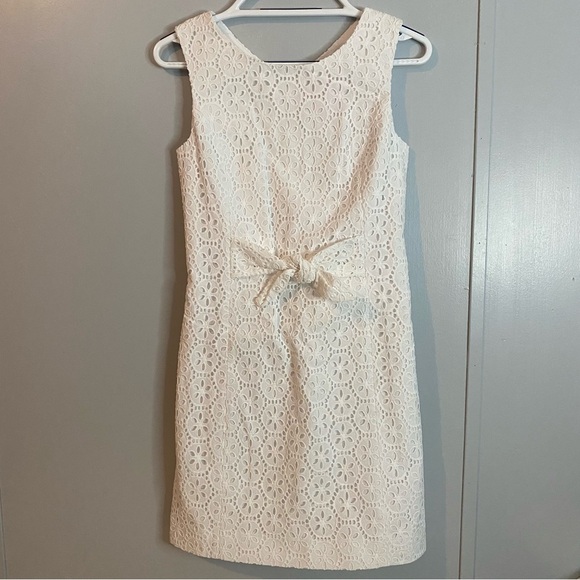 Lilly Pulitzer Clarise Dress in Resort White Petite Sand Dollar Eyelet Size 2 - Picture 1 of 13